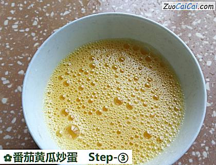 番茄黄瓜炒蛋做法第三步骤