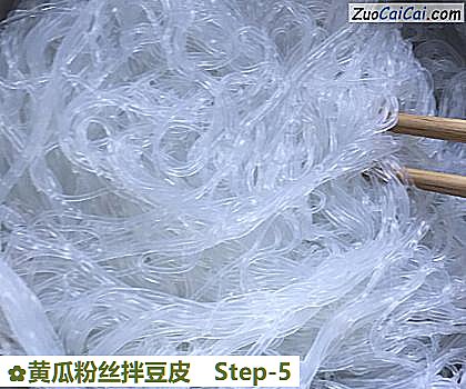 黄瓜粉丝拌豆皮做法第五步骤