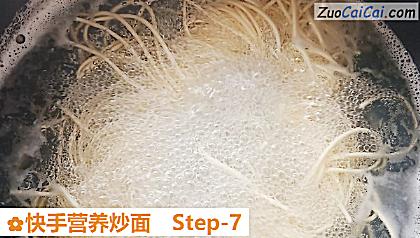快手营养炒面做法第七步骤
