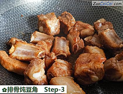 排骨炖豆角做法第三步骤