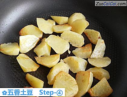 五香土豆做法第四步骤