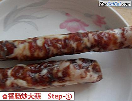 香肠炒大蒜做法第一步骤