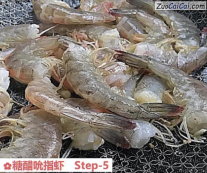 糖醋吮指虾做法第五步骤