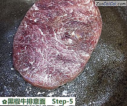 黑椒牛排意面做法第五步骤