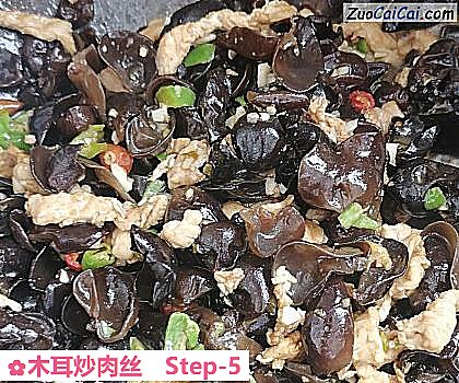 木耳炒肉丝做法第五步骤