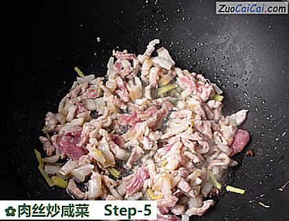 肉丝炒咸菜做法第五步骤