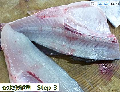 水汆鲈鱼做法第三步骤