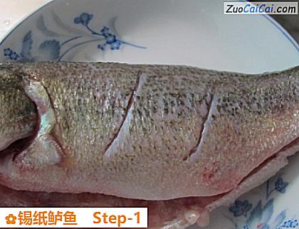锡纸鲈鱼做法第一步骤