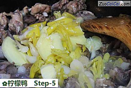 柠檬鸭做法第五步骤