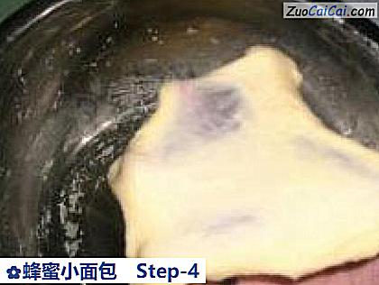 蜂蜜小面包做法第四步骤