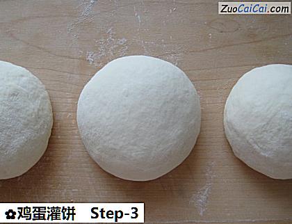 鸡蛋灌饼做法第三步骤