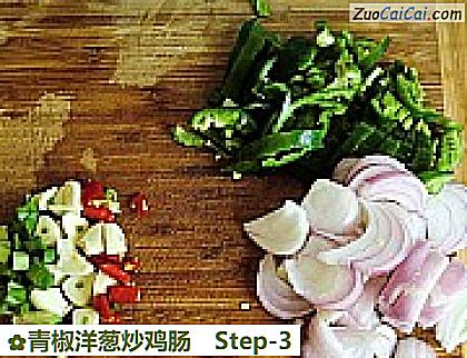 青椒洋葱炒鸡肠做法第三步骤