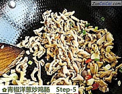 青椒洋葱炒鸡肠做法第五步骤