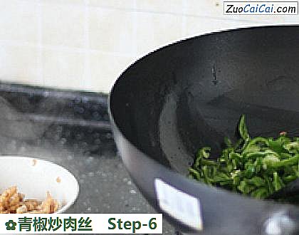 青椒炒肉丝做法第六步骤