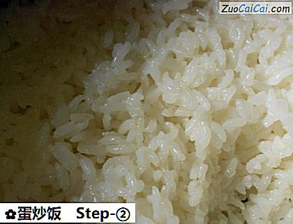 蛋炒饭做法第二步骤