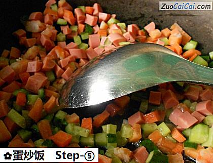 蛋炒饭做法第五步骤