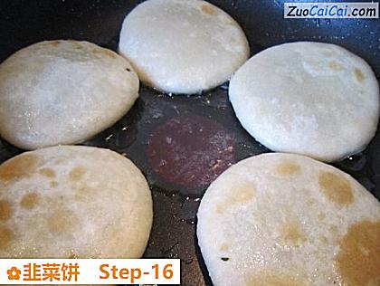 韭菜饼做法第十六步骤