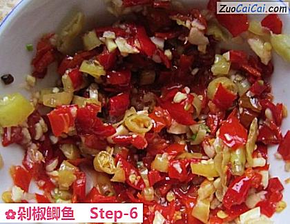 剁椒鲫鱼做法第六步骤