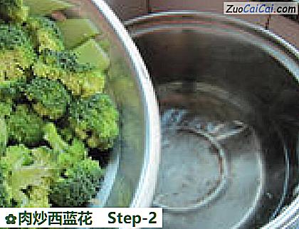 肉炒西蓝花做法第二步骤