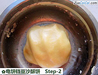 电饼铛豆沙酥饼做法第二步骤
