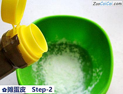 摊蛋皮做法第二步骤