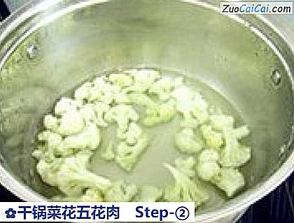干锅菜花五花肉做法第二步骤