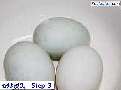 炒馒头做法第三步骤