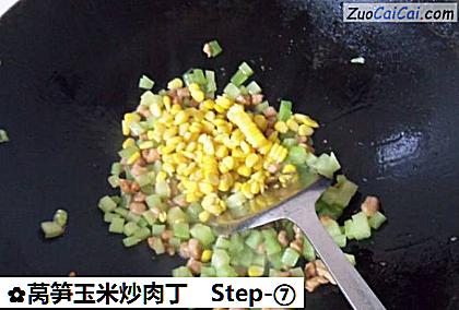 莴笋玉米炒肉丁做法第七步骤