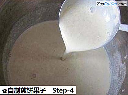 自制煎饼果子做法第四步骤