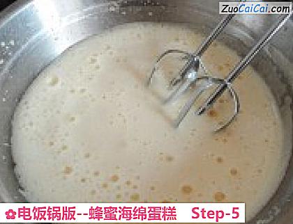 蜂蜜海绵蛋糕做法第五步骤