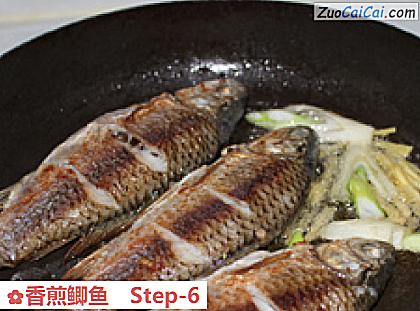 香煎鲫鱼做法第六步骤