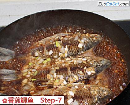 香煎鲫鱼做法第七步骤