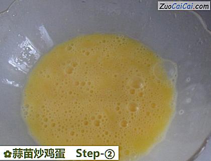 蒜苗炒鸡蛋做法第二步骤