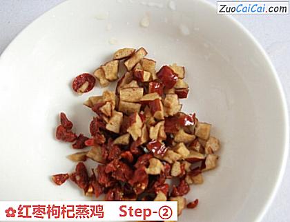 红枣枸杞蒸鸡做法第二步骤