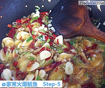家常火爆鱿鱼做法第五步骤