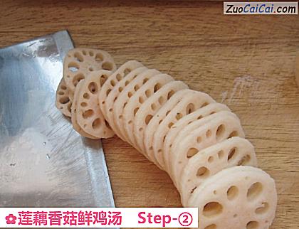 莲藕香菇鲜鸡汤做法第二步骤
