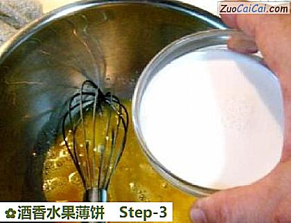 酒香水果薄饼做法第三步骤