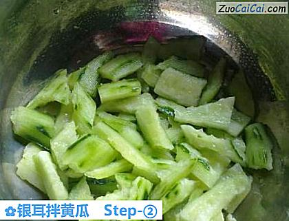 银耳拌黄瓜做法第二步骤