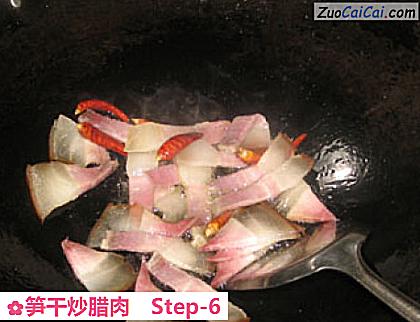 笋干炒腊肉做法第六步骤