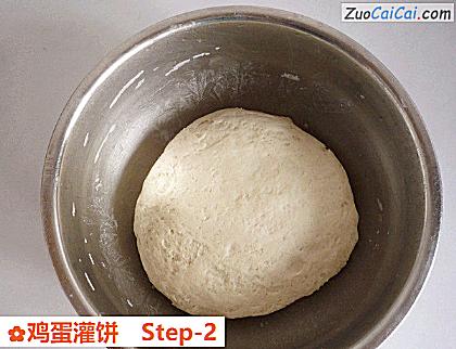 鸡蛋灌饼做法第二步骤