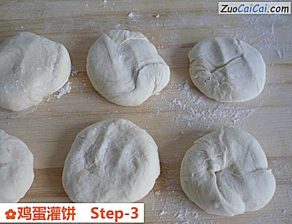 鸡蛋灌饼做法第三步骤