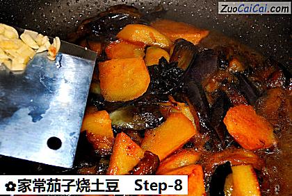 家常茄子烧土豆做法第八步骤