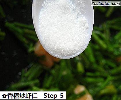 香椿炒虾仁做法第五步骤