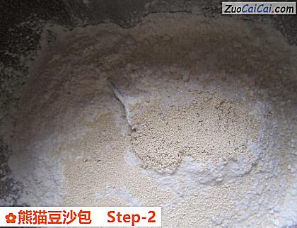 熊猫豆沙包做法第二步骤
