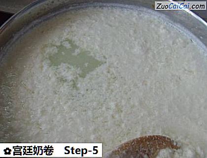 宫廷奶卷做法第五步骤