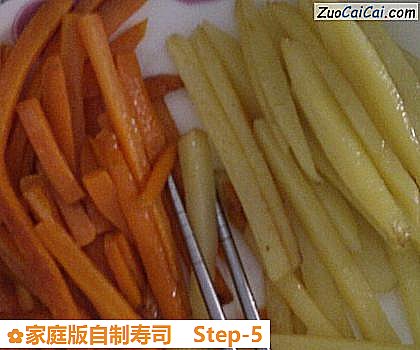 家庭版自制寿司做法第五步骤