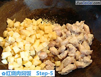 红烧肉焖饭做法第五步骤