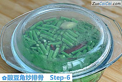 酸豆角炒排骨做法第六步骤