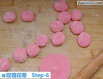 玫瑰花卷做法第六步骤