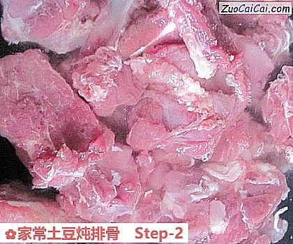 家常土豆炖排骨做法第二步骤